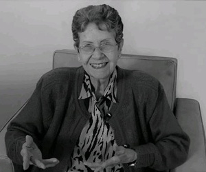 La mujer que habitó los libros