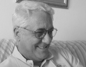 La voz que habita la poesía: Virgilio López Lemus en Doce poemas